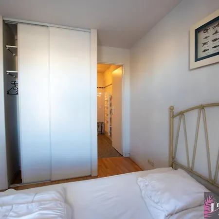 Grand Duplex Avec Terrasse Et Piscine - Fr-1-825-62 Apartment