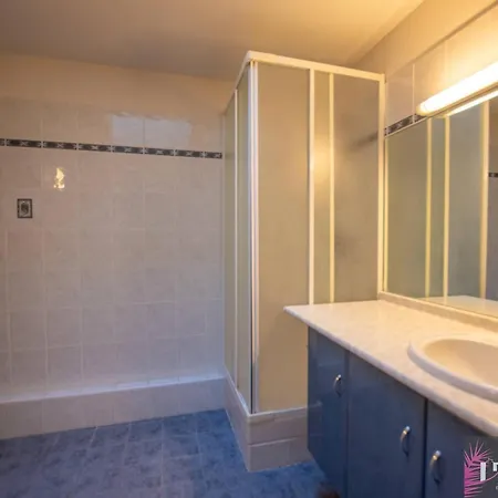 Grand Duplex Avec Terrasse Et Piscine - Fr-1-825-62